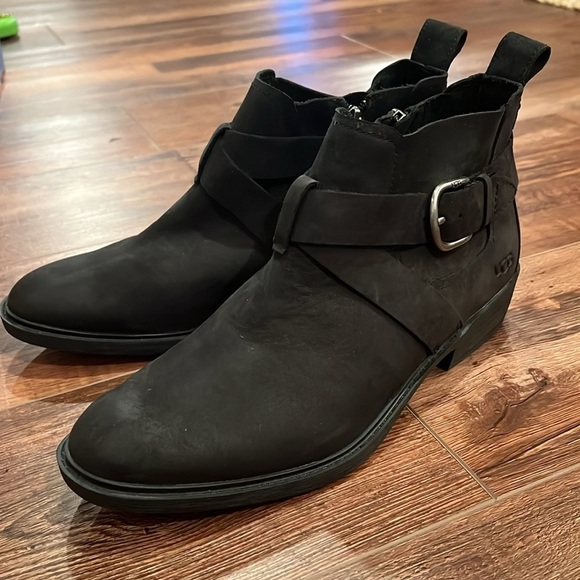 Ugg New Wylma Black Oiled Leather 1.5" Stacked Heel Strappy Moto Booties sz 11 - Picture 4 of 12